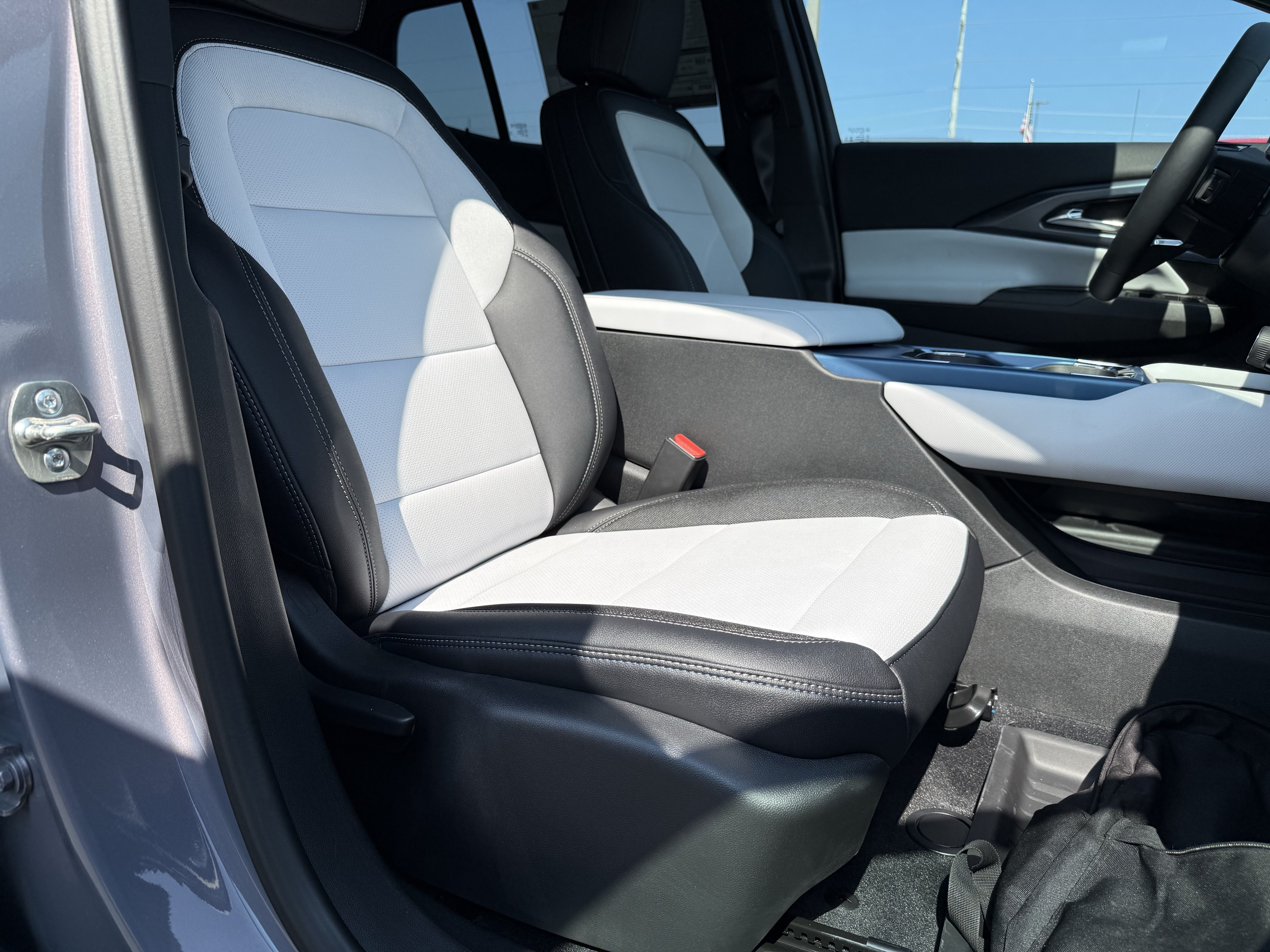 New 2026 Chevrolet Equinox EV LT FWD image 32