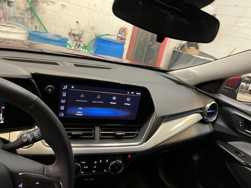 Used 2024 Chevrolet Trax LT w/ Driver Confidence Package FWD image 17