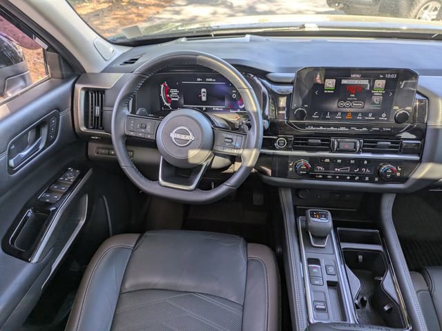 Used 2024 Nissan Pathfinder Platinum FWD image 23