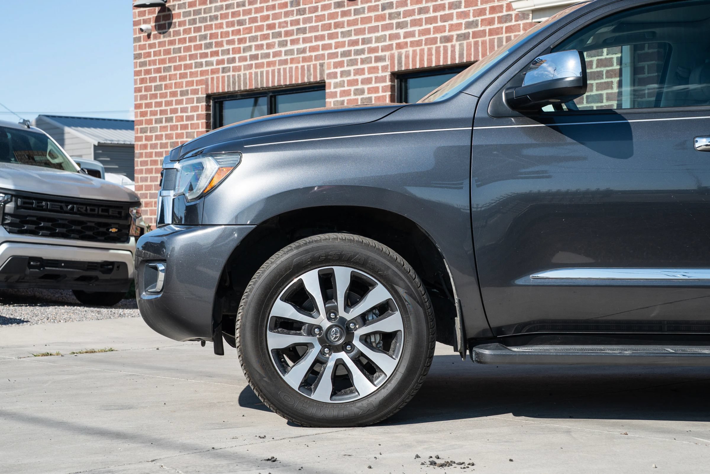 Used 2019 Toyota Sequoia Limited w/ Safety & Convenience Package AWD/4WD image 4