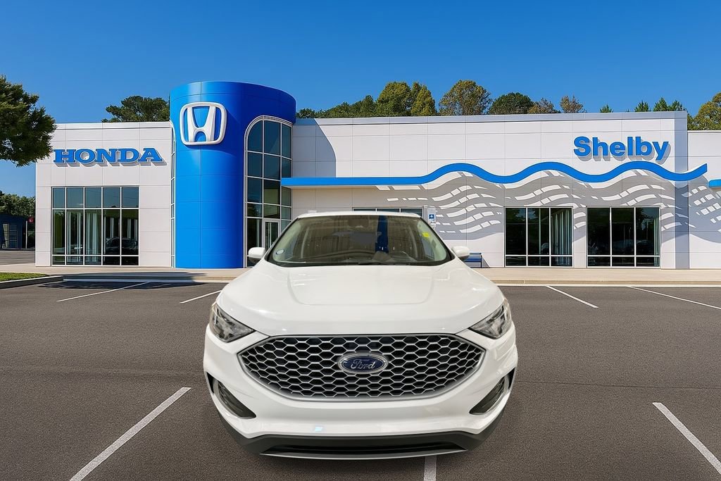 Used 2024 Ford Edge SEL image 3