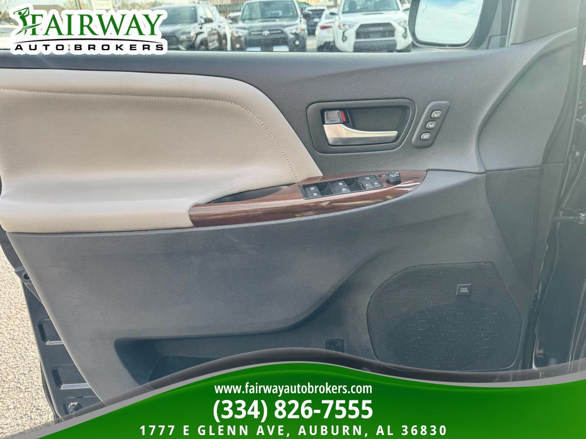 Used 2020 Toyota Sienna Limited Premium w/ Carpet Mat Package AWD/4WD image 31