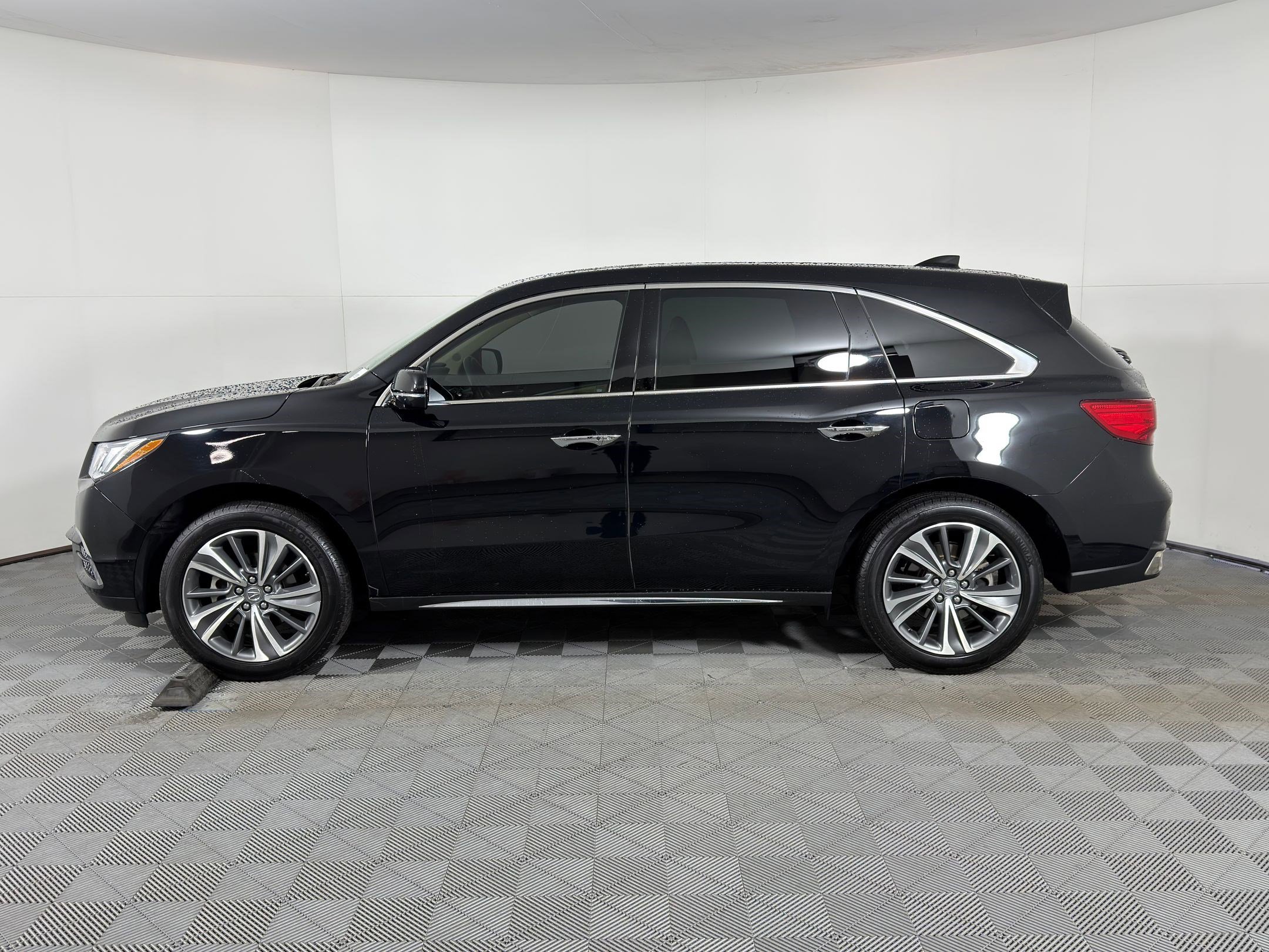 Used 2017 Acura MDX FWD w/ Technology Package image 2