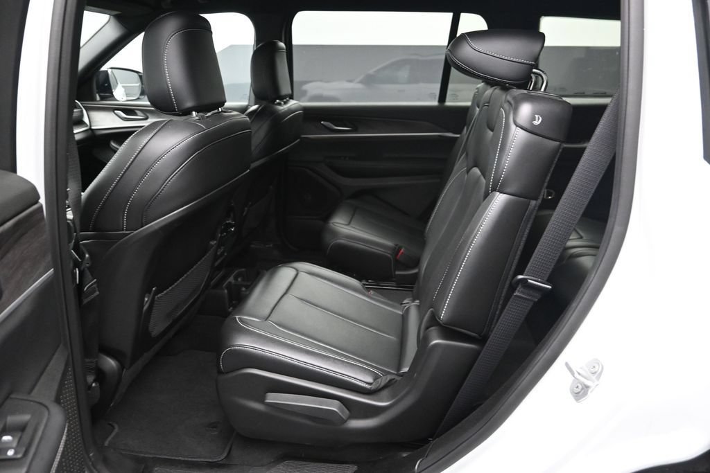 Used 2025 Jeep Grand Cherokee L Limited w/ Black Appearance Package RWD image 13
