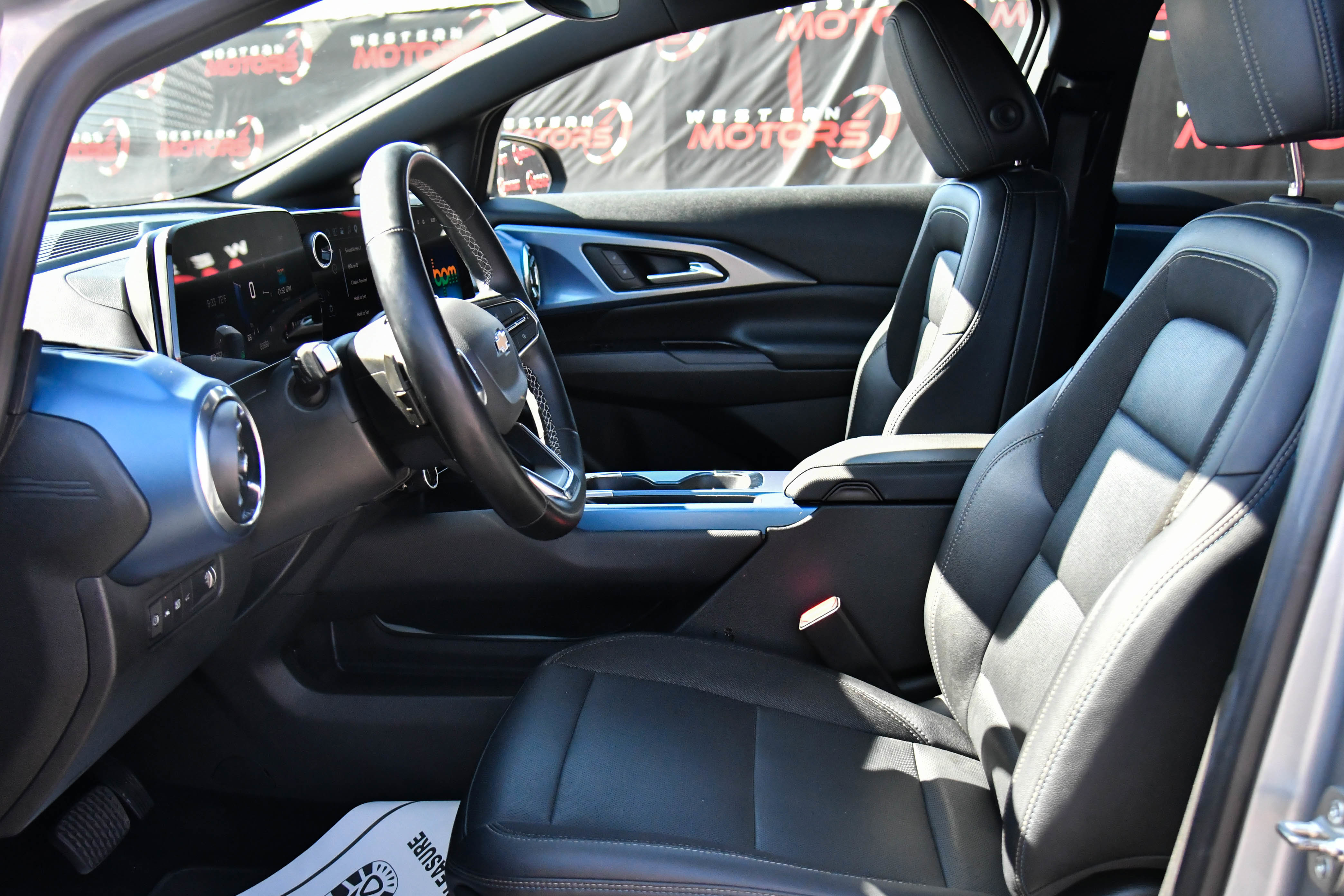 Used 2025 Chevrolet Equinox EV LT w/ Convenience Package FWD image 17