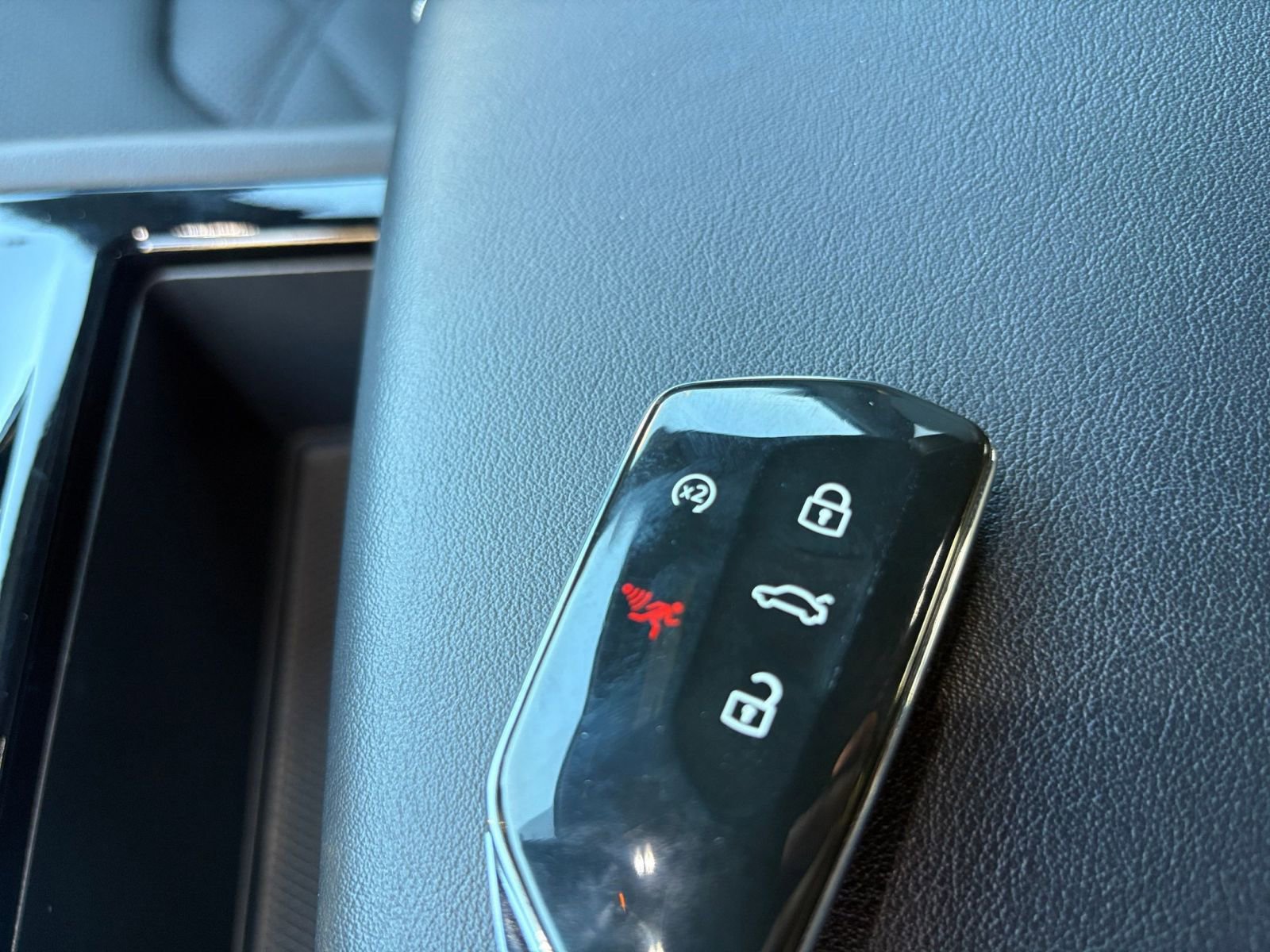 Used 2025 Volkswagen Atlas Cross Sport SE image 27