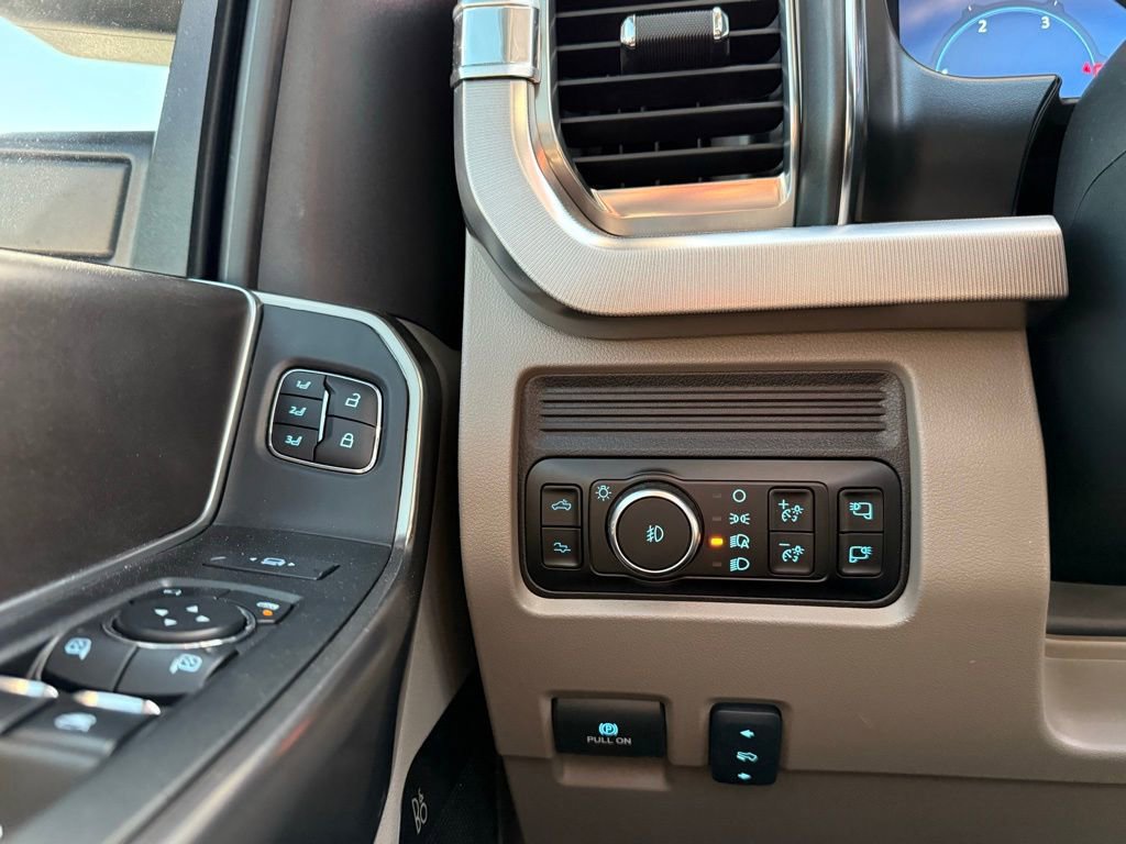 Used 2025 Ford F250 Platinum w/ Platinum Plus Package image 13