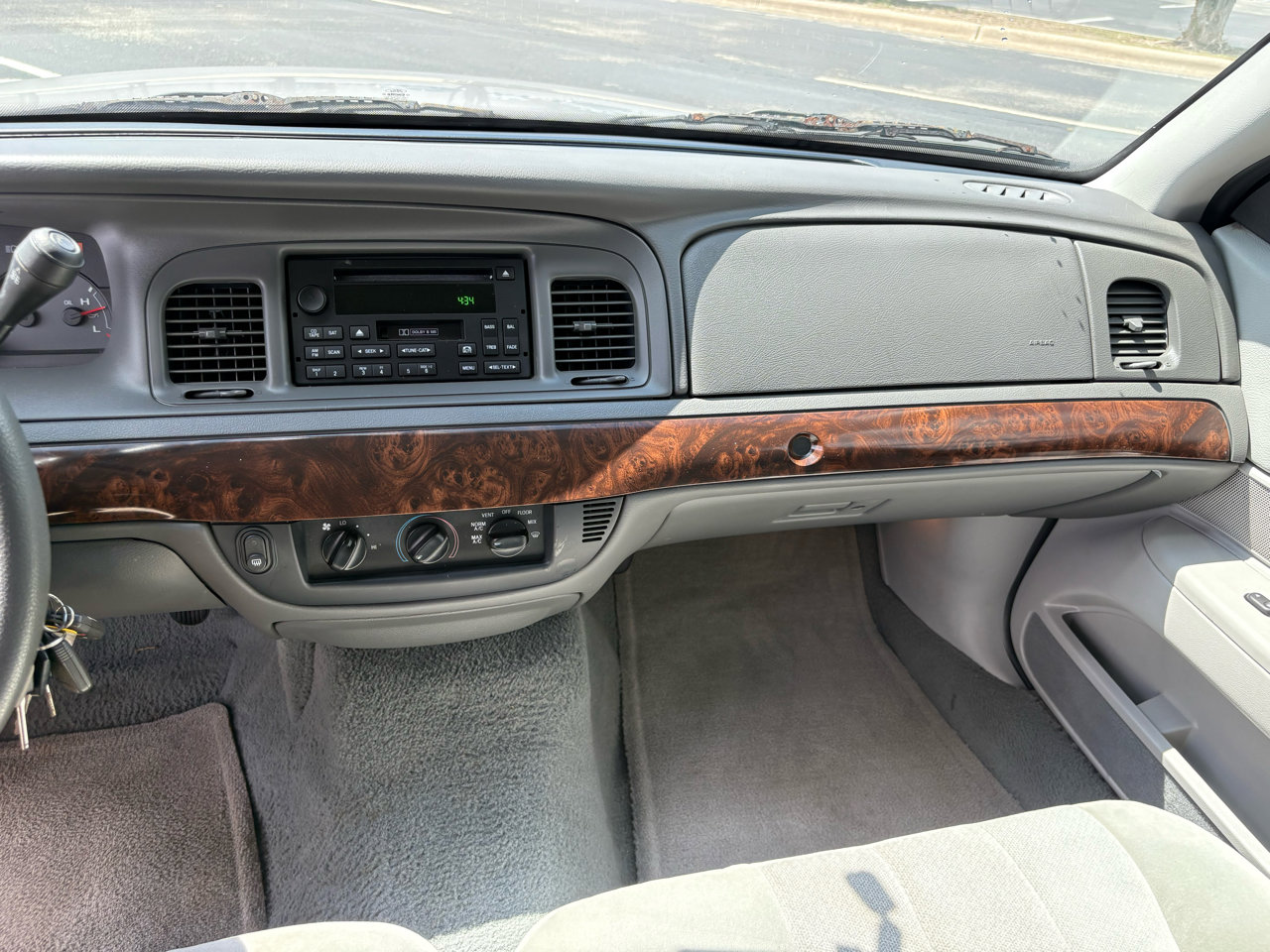 Used 2005 Mercury Grand Marquis GS image 29