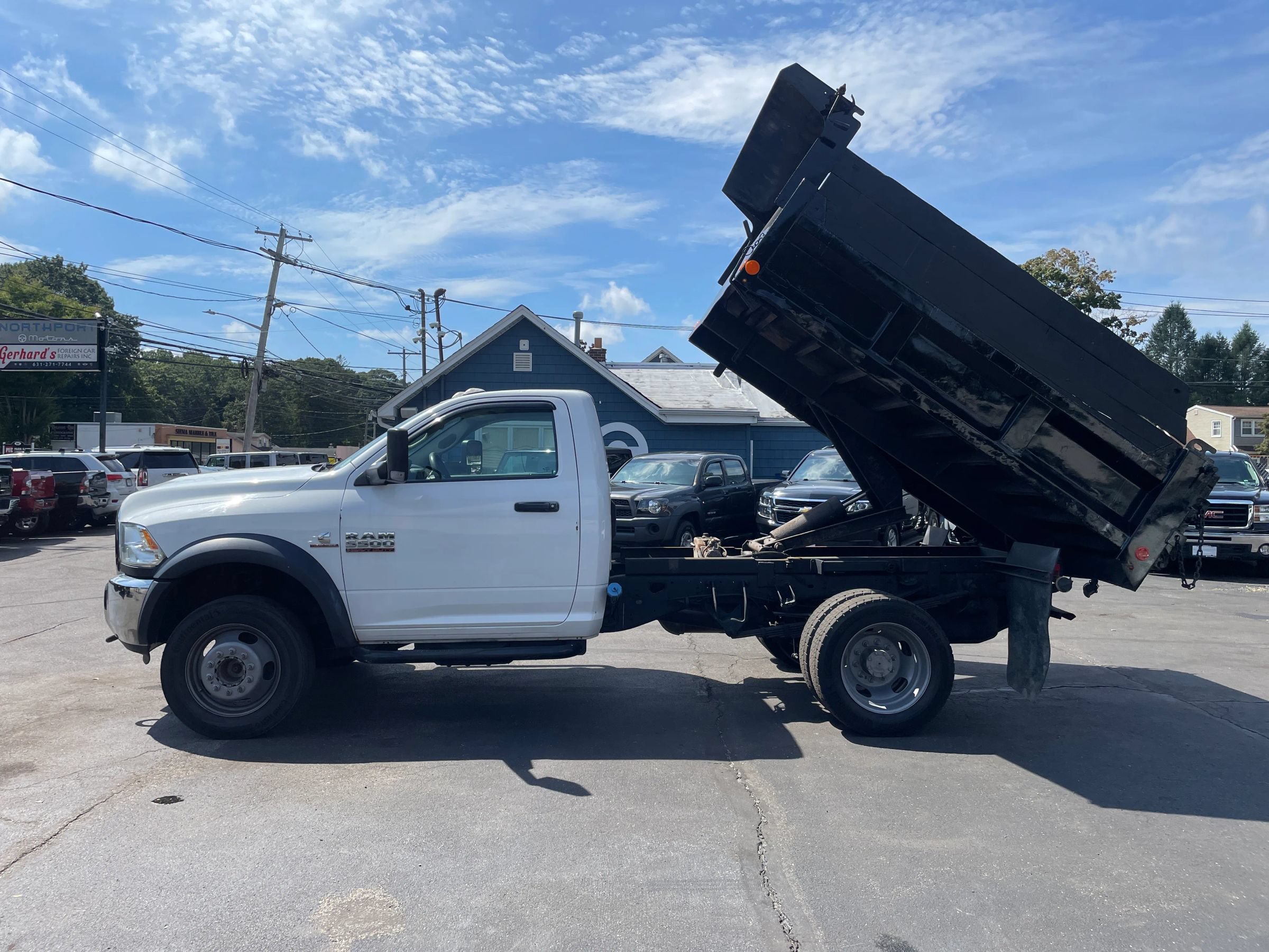 Used 2018 RAM 5500 Tradesman w/ Power & Remote Entry Group AWD/4WD image 2