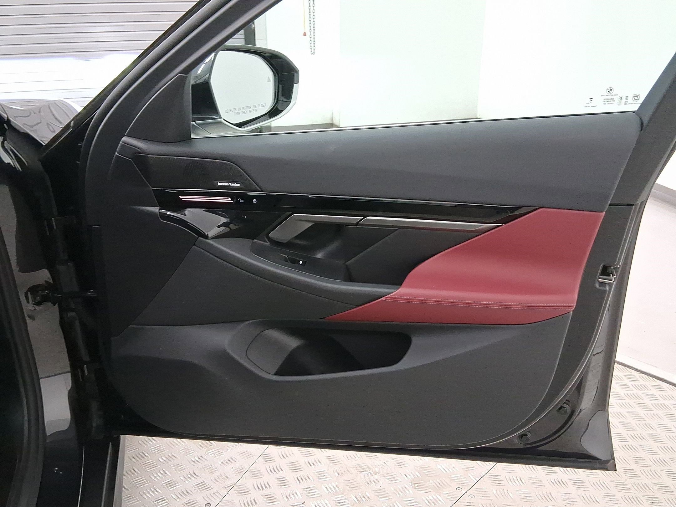 Certified 2025 BMW 530i image 32
