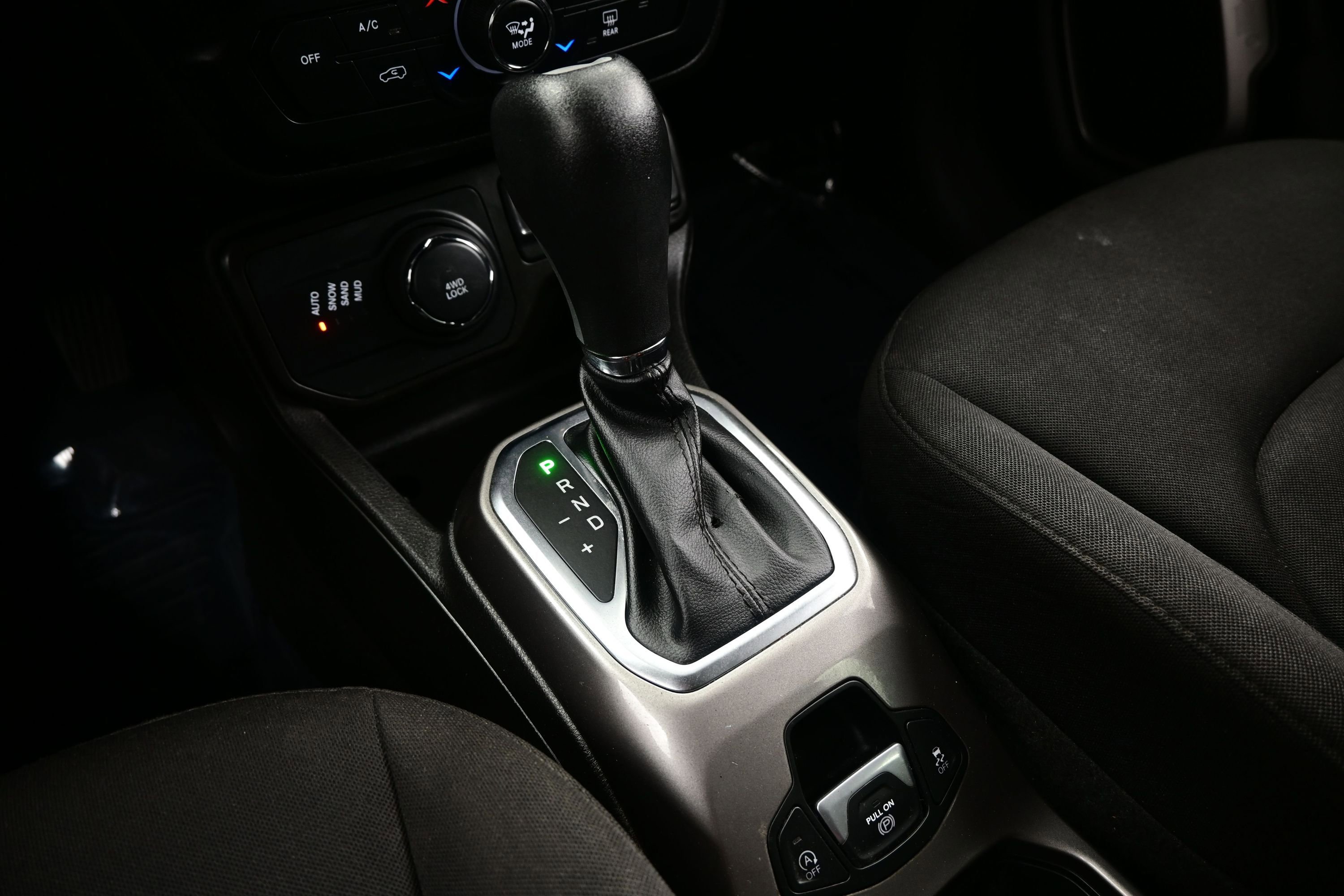 Used 2022 Jeep Renegade Latitude AWD/4WD image 19