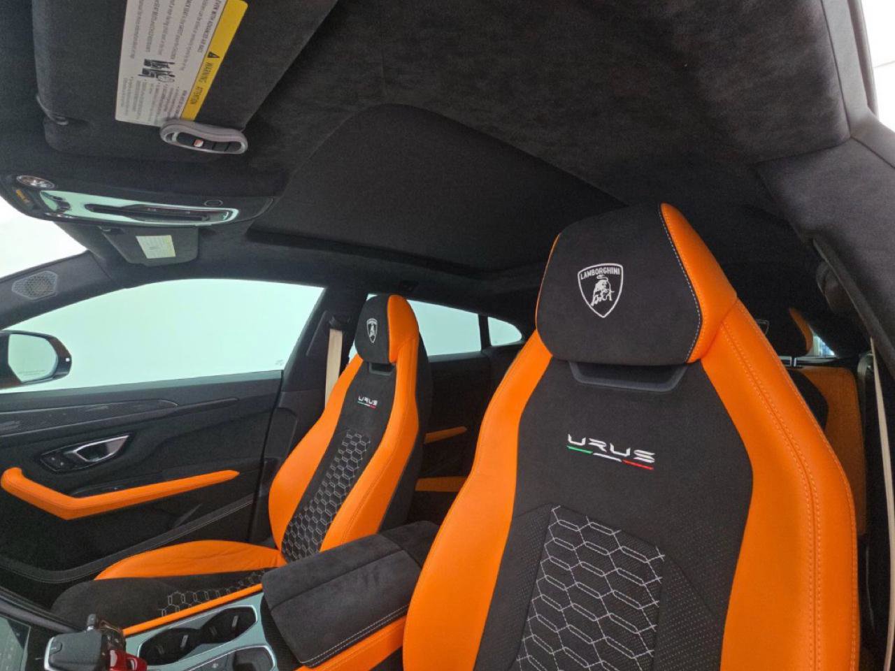 Used 2022 Lamborghini Urus image 12