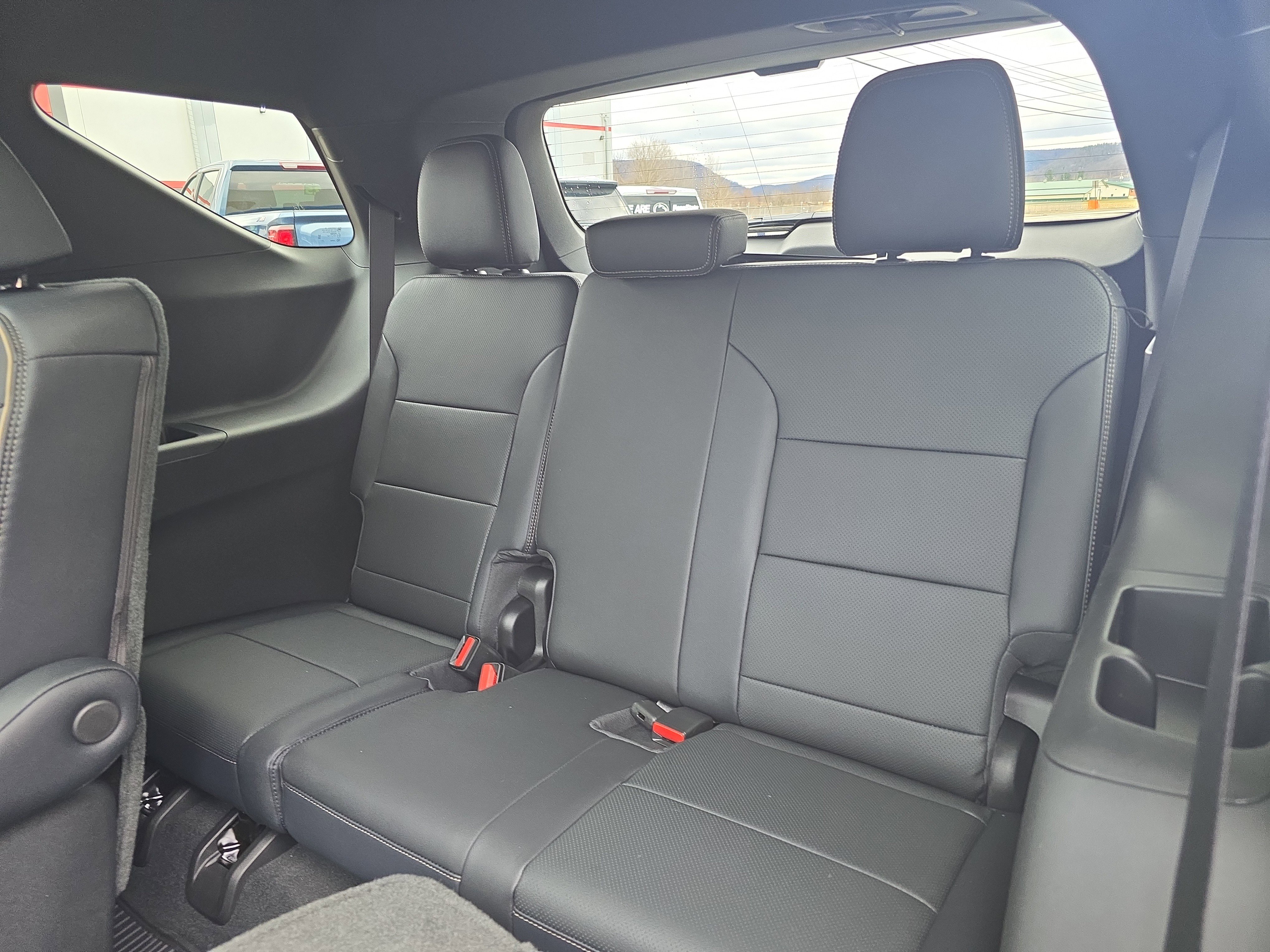 New 2026 Chevrolet Traverse High Country w/ LPO, Floor Liner Package image 15