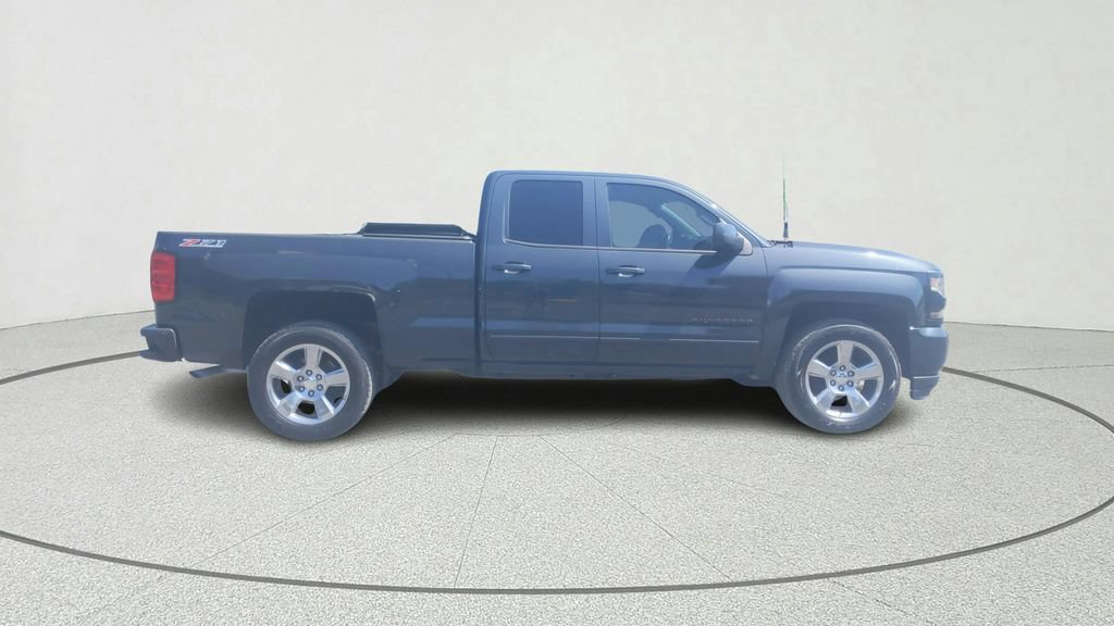 Used 2017 Chevrolet Silverado 1500 LT AWD/4WD image 7