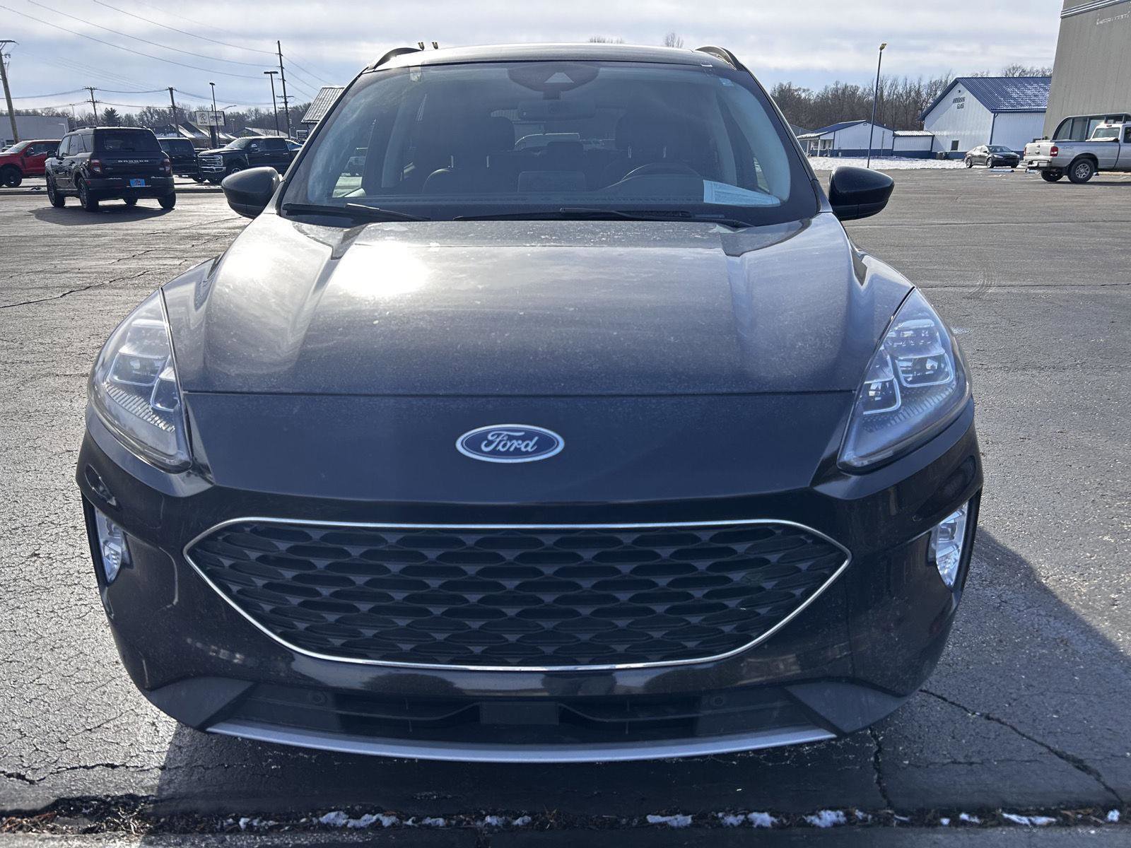 Used 2022 Ford Escape Titanium image 2