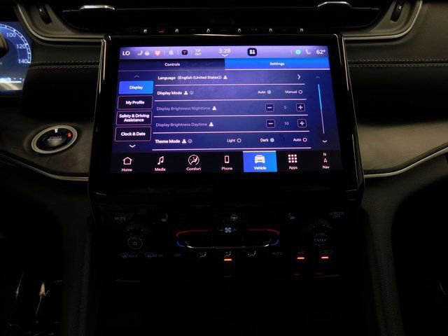 Used 2025 Jeep Grand Cherokee Limited image 45