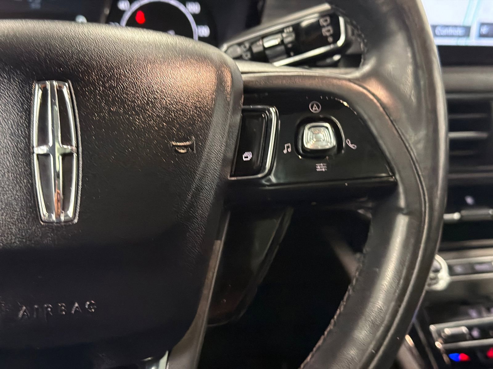 Used 2021 Lincoln Corsair AWD w/ Premium Package image 24