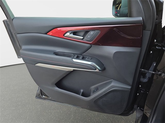 Used 2025 Chevrolet Traverse Z71 w/ Driver Confidence Package image 31