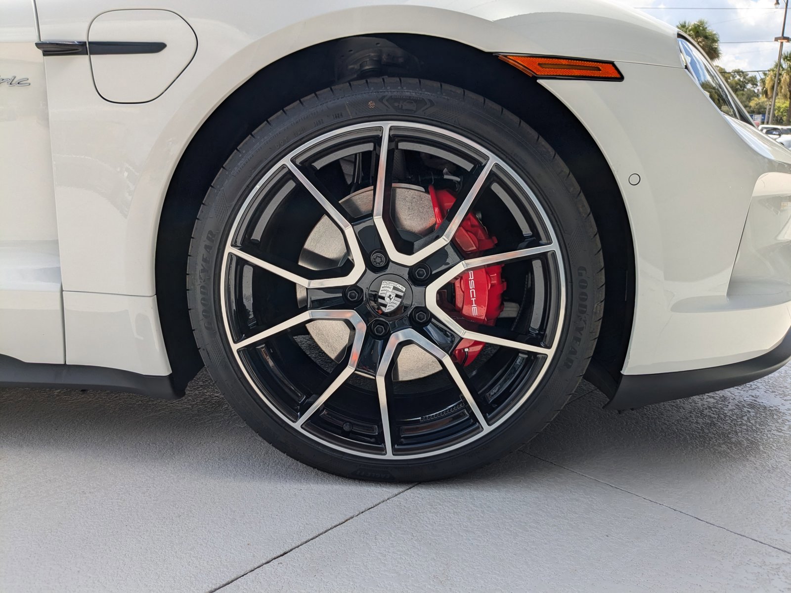 New 2025 Porsche Taycan 4S image 30