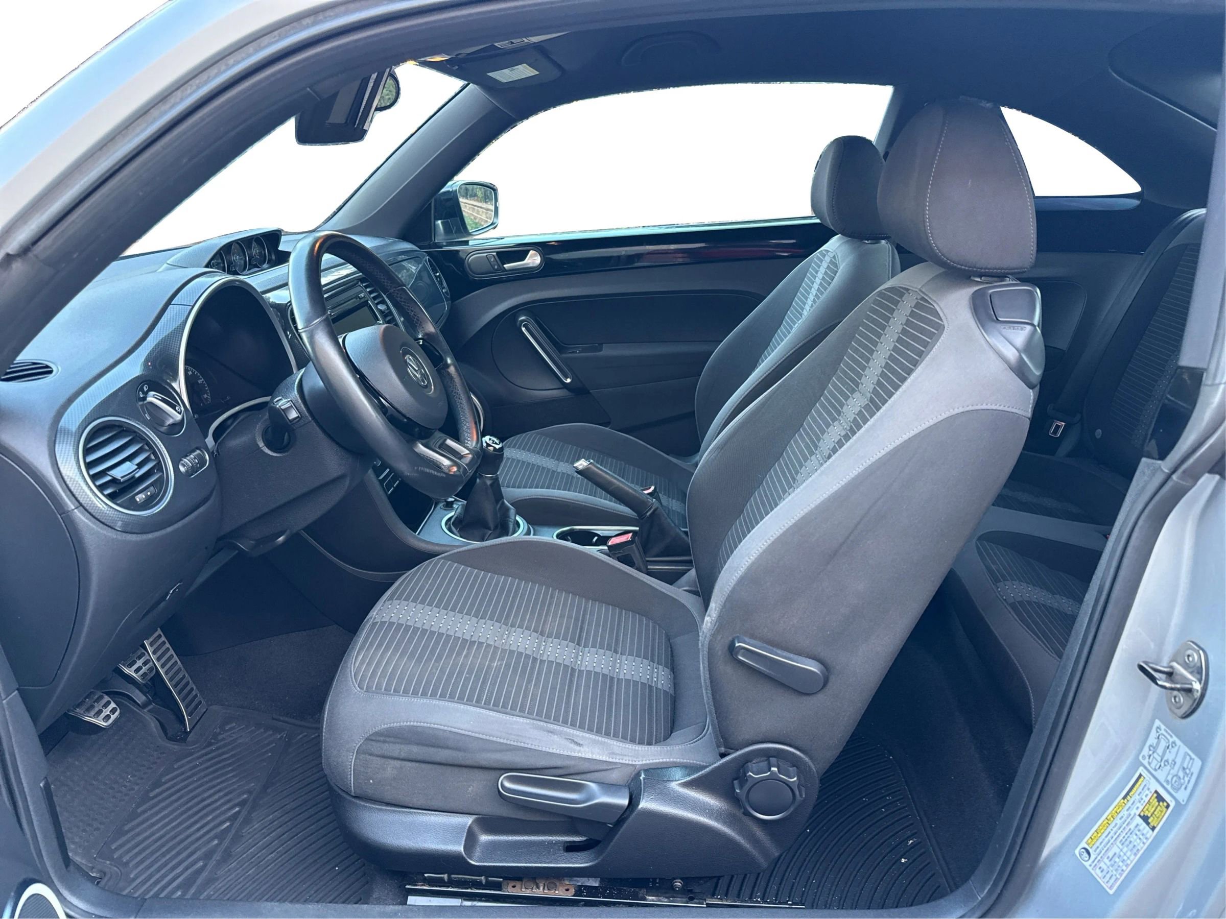 Used 2012 Volkswagen Beetle 2.0T image 9