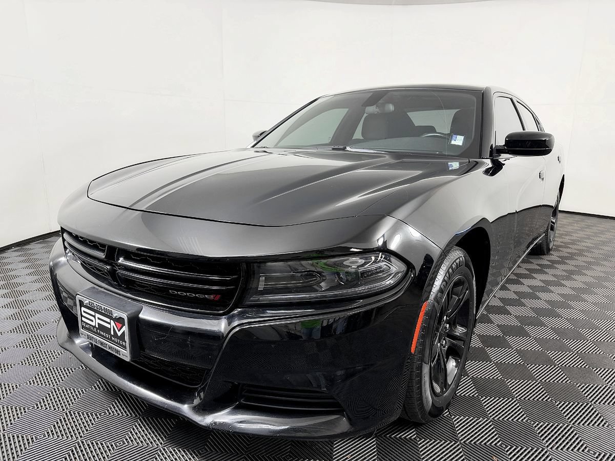 Used 2023 Dodge Charger SXT RWD image 3