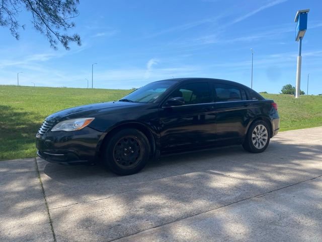 Used 2014 Chrysler 200 LX image 4