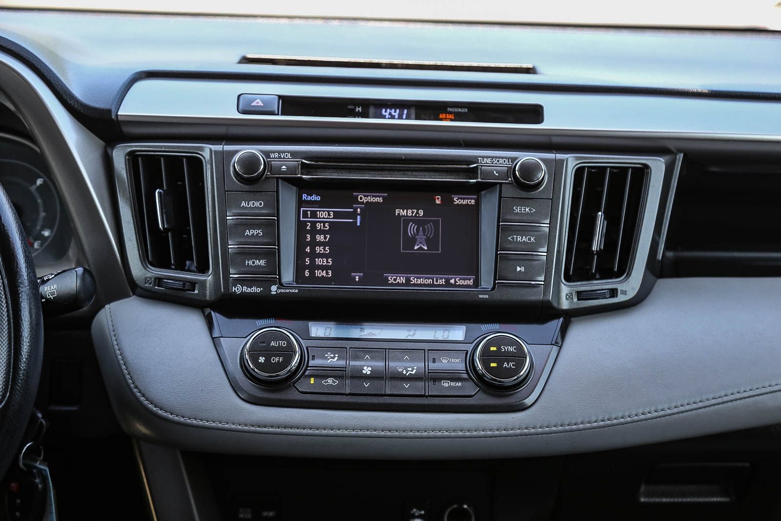 Used 2015 Toyota RAV4 XLE FWD image 16