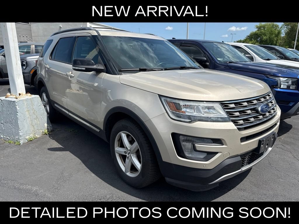 Used 2017 Ford Explorer XLT w/ Equipment Group 202A AWD/4WD image 3