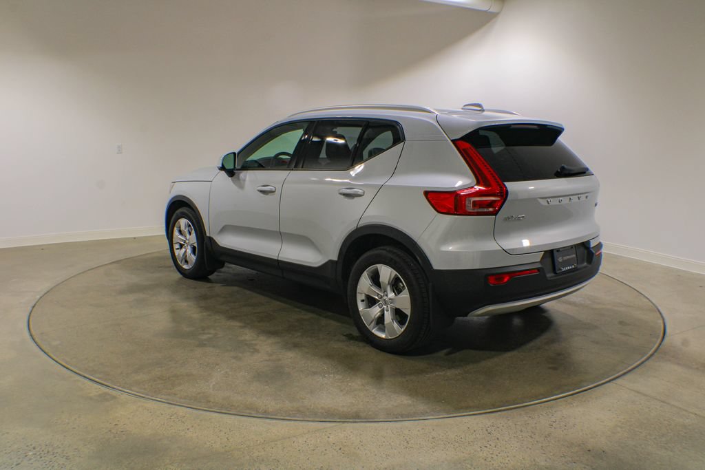 Used 2020 Volvo XC40 T5 Momentum AWD/4WD image 3