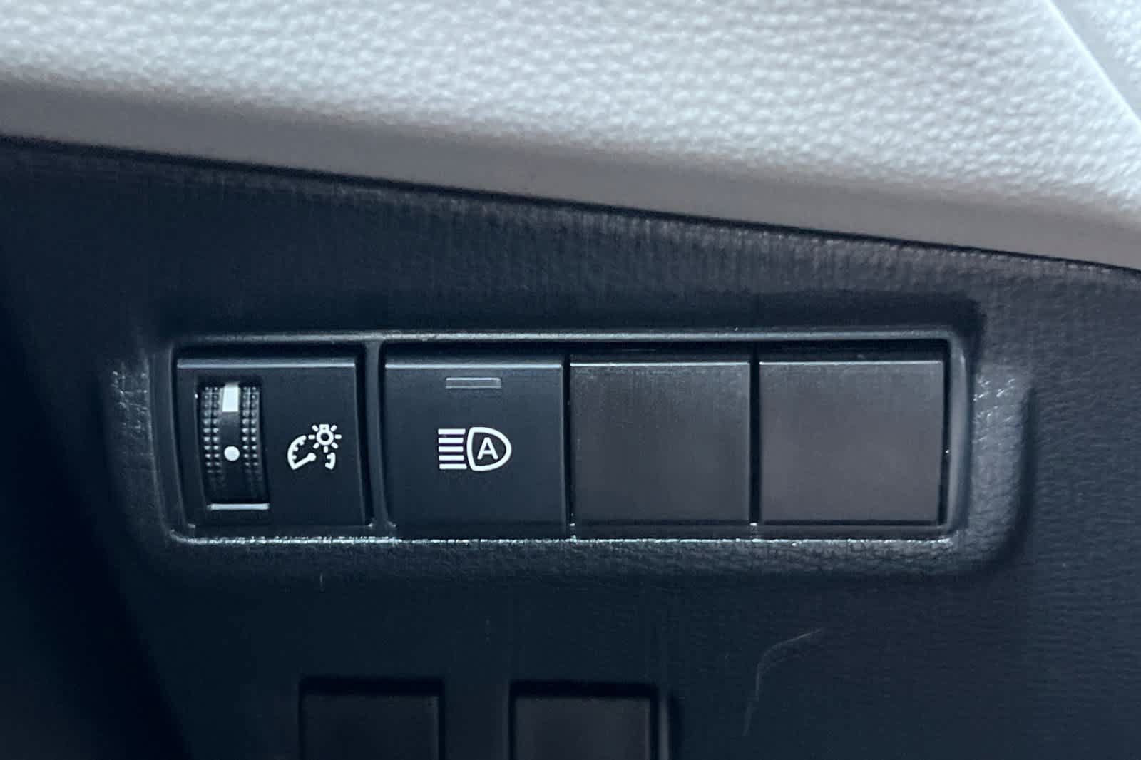Certified 2022 Toyota Corolla Cross L FWD image 29
