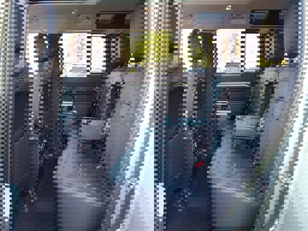 Used 2020 Land Rover Defender 110 HSE image 9