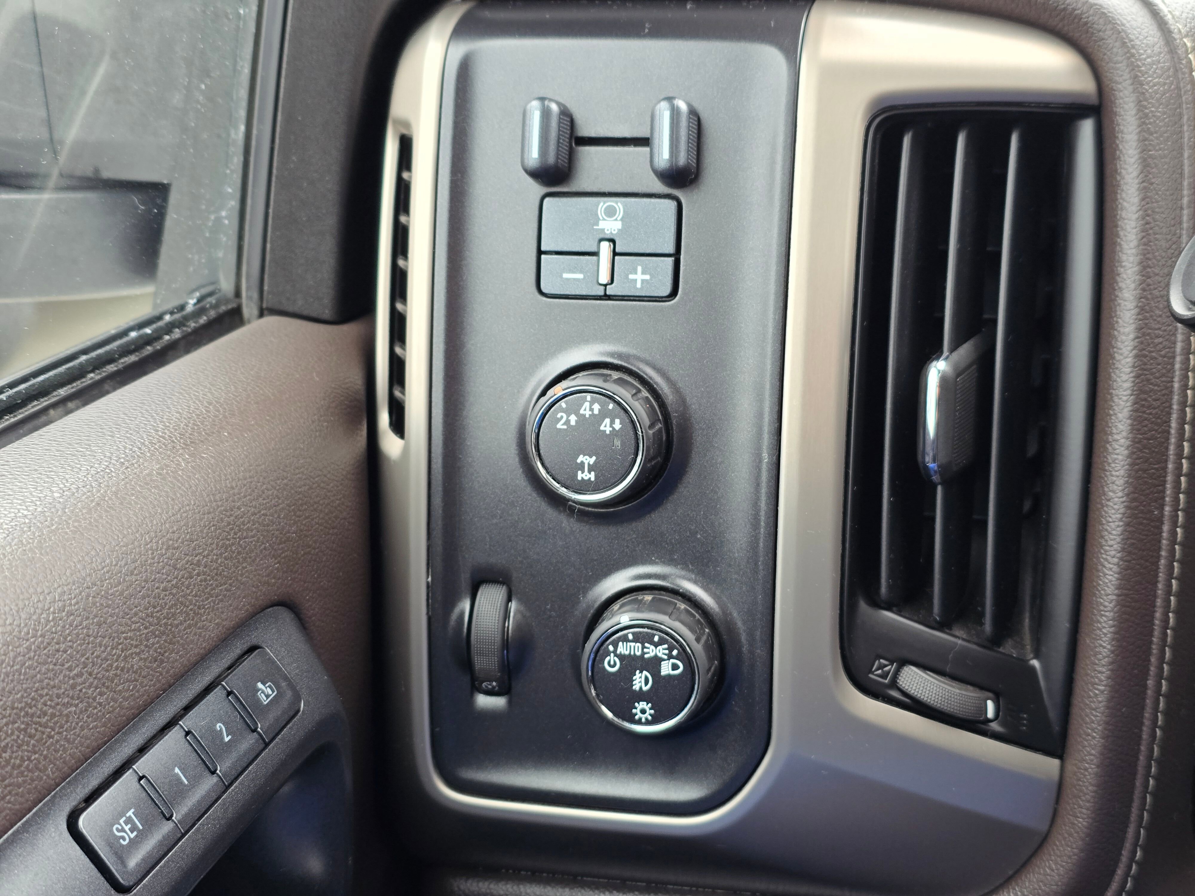 Used 2015 GMC Sierra 3500 Denali w/ Duramax Plus Package image 29