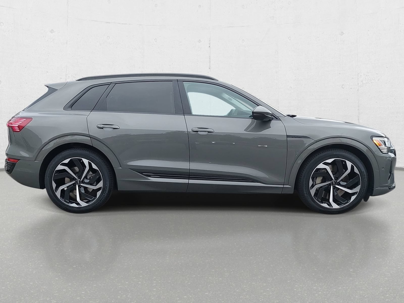 Used 2024 Audi Q8 e-tron Premium Plus w/ Prestige Package AWD/4WD image 4