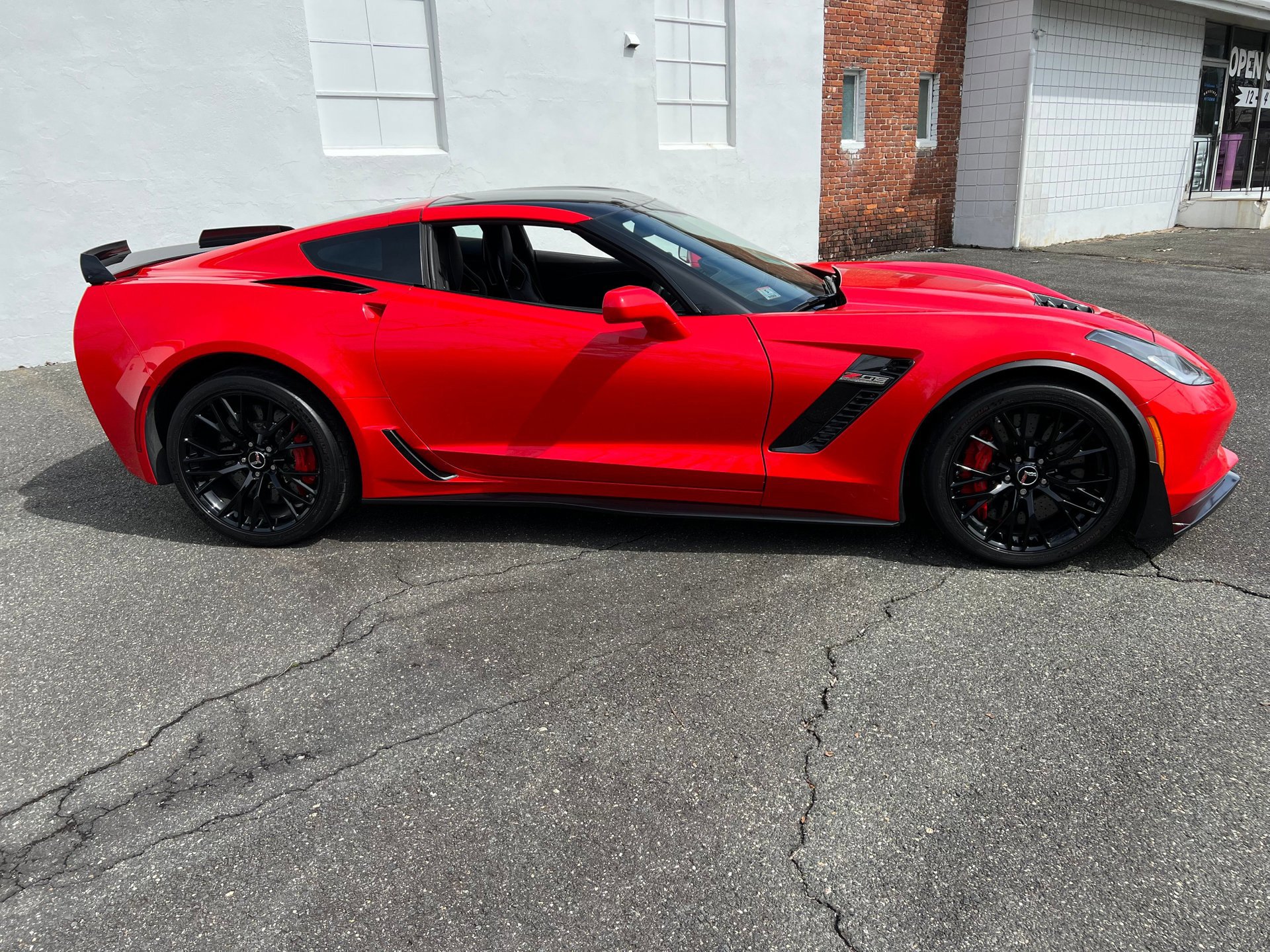 Used 2015 Chevrolet Corvette Z06 w/ 3LZ Preferred Equipment Group image 23