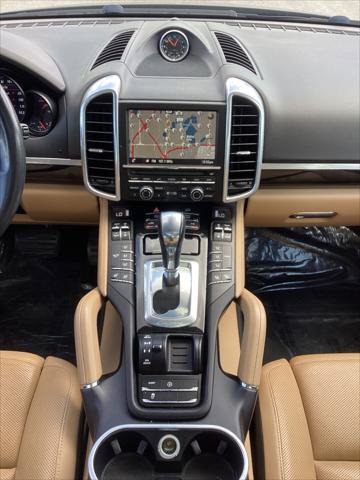 Used 2016 Porsche Cayenne w/ Premium Package AWD/4WD image 36