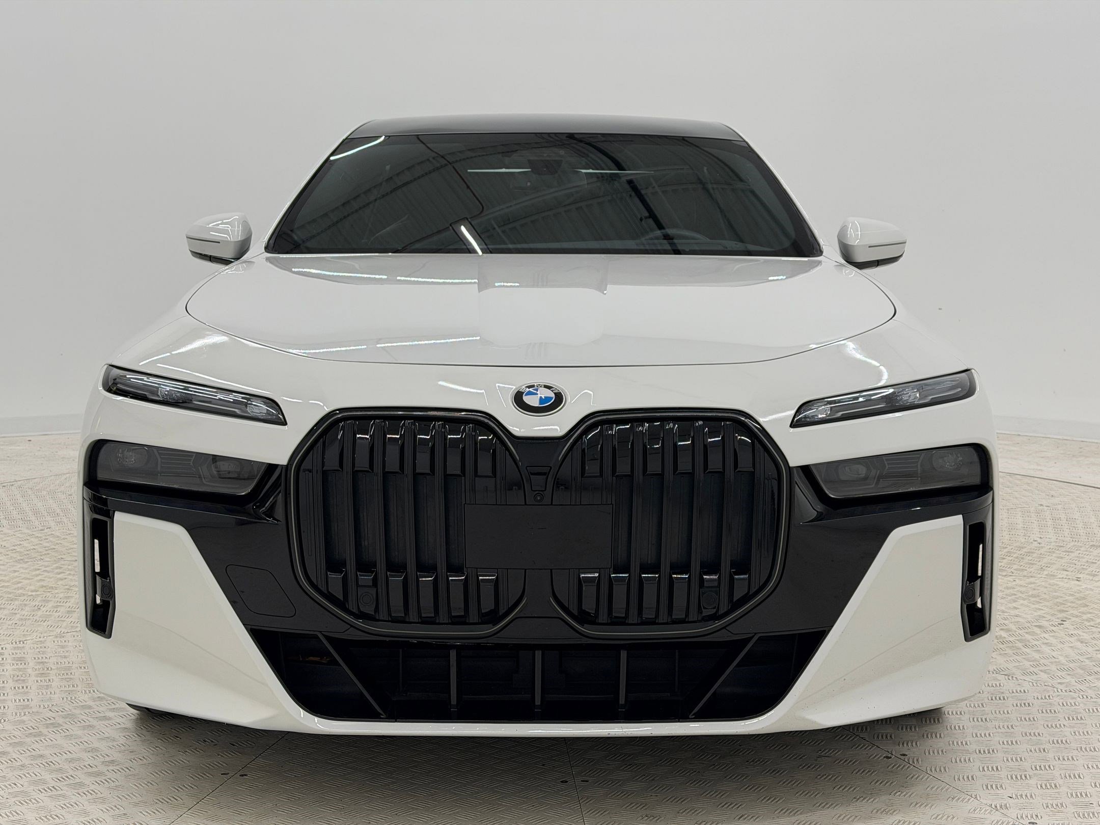 Certified 2024 BMW 760i xDrive w/ Executive Package image 6