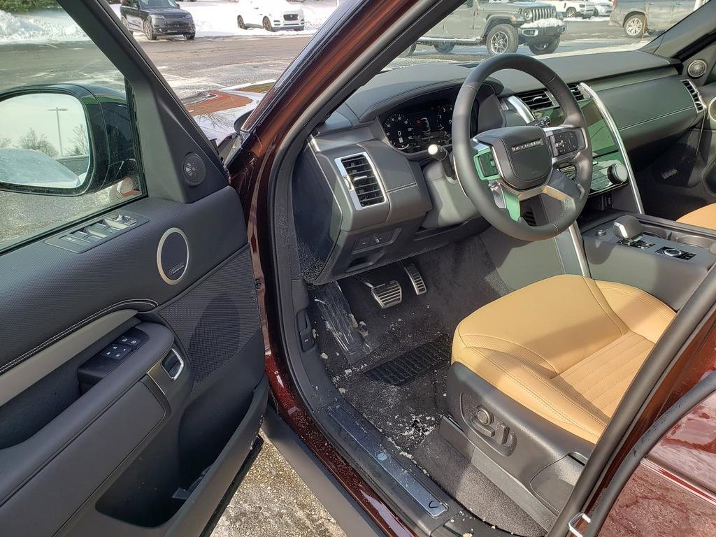 New 2026 Land Rover Discovery Limited Edition image 9