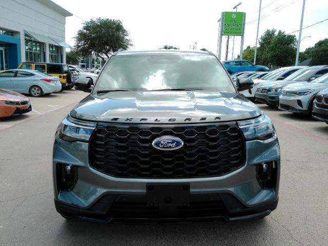 Used 2026 Ford Explorer ST-Line w/ ST-Line Street Pack AWD/4WD image 2