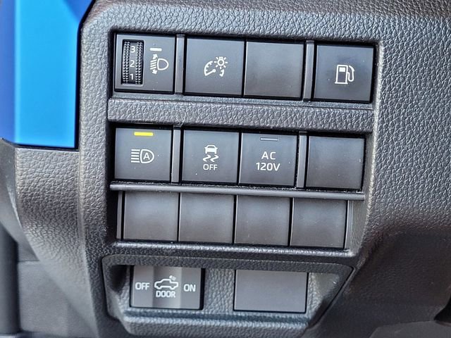 Certified 2025 Toyota Tacoma TRD Off-Road AWD/4WD image 17