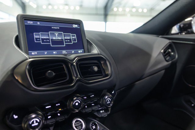 Used 2023 Aston Martin V8 Vantage Coupe image 48