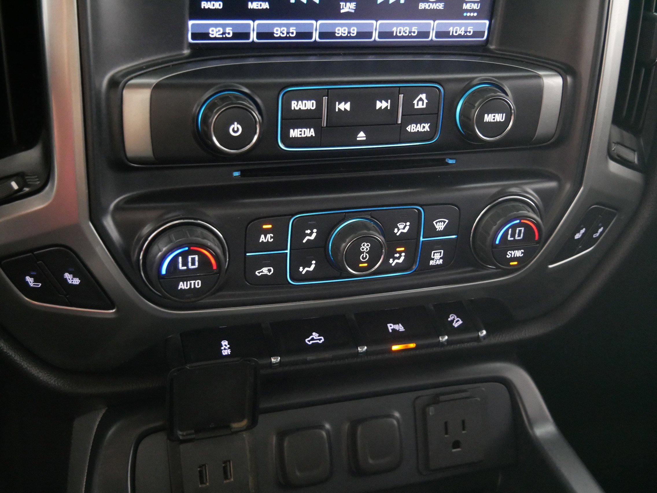 Used 2016 Chevrolet Silverado 2500 LT w/ Midnight Edition AWD/4WD image 23