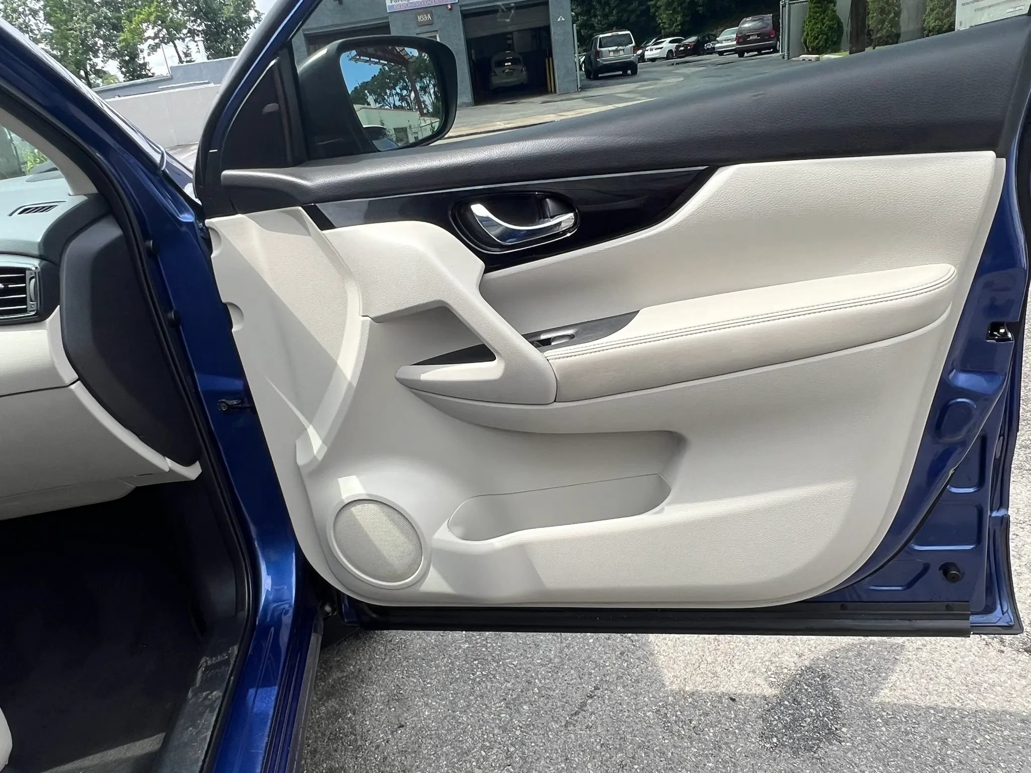 Used 2022 Nissan Rogue Sport SL w/ Premium Package AWD/4WD image 31