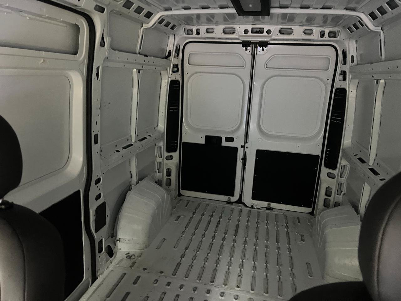 Used 2025 RAM ProMaster 2500 w/ Convenience Group FWD image 23