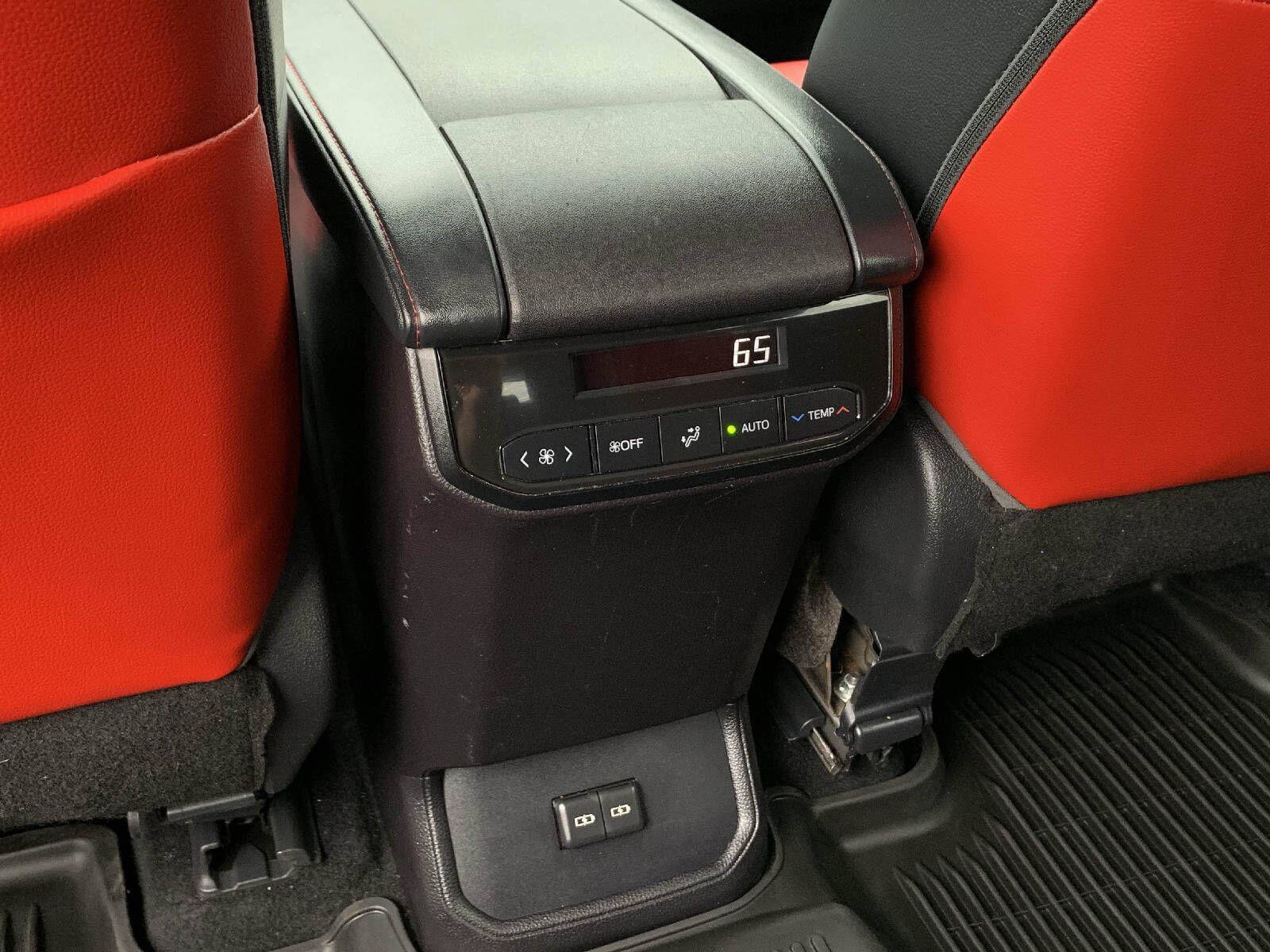Used 2022 Toyota Highlander XSE AWD/4WD image 39