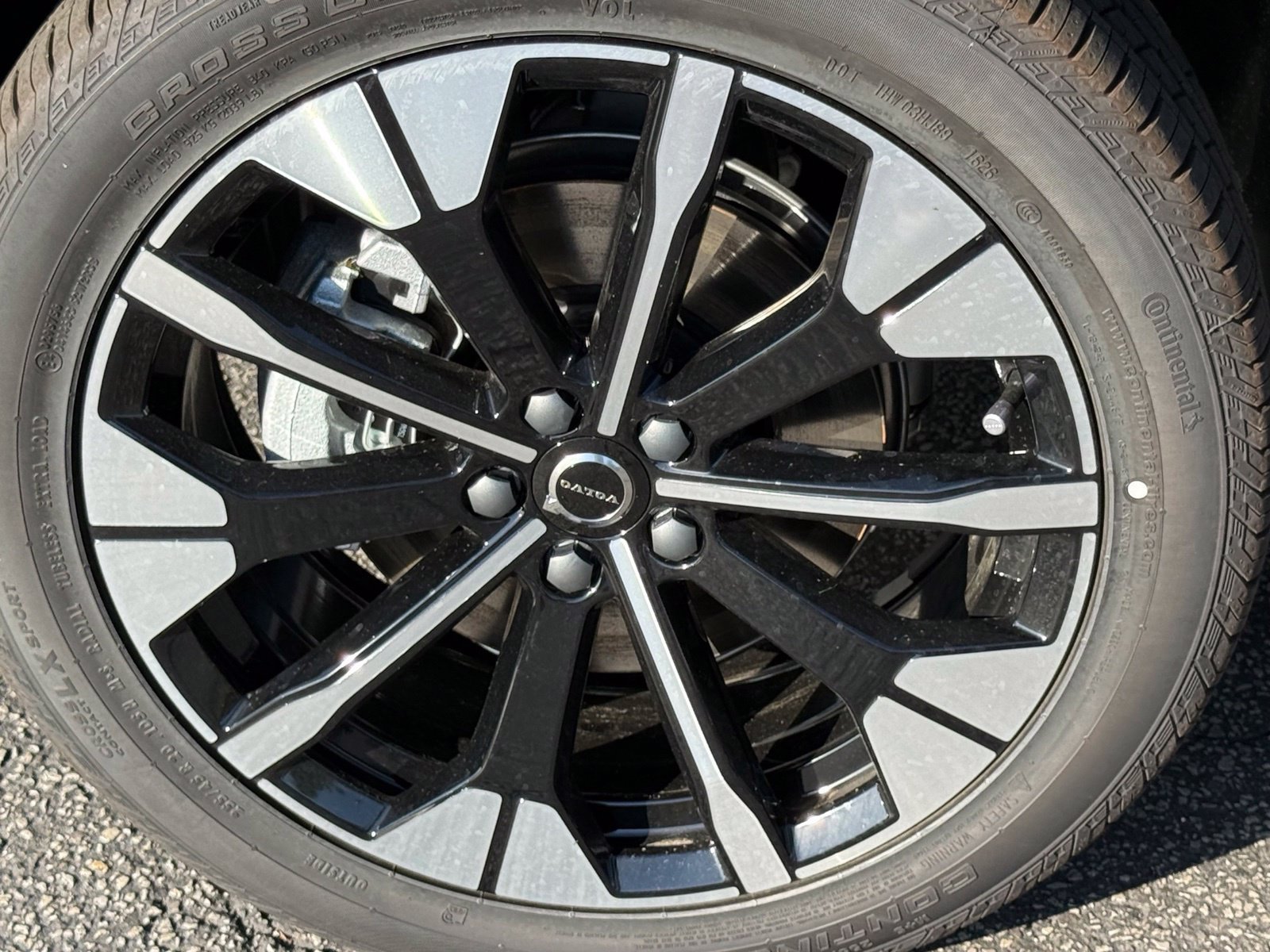 New 2027 Volvo XC60 B5 Plus AWD/4WD image 12