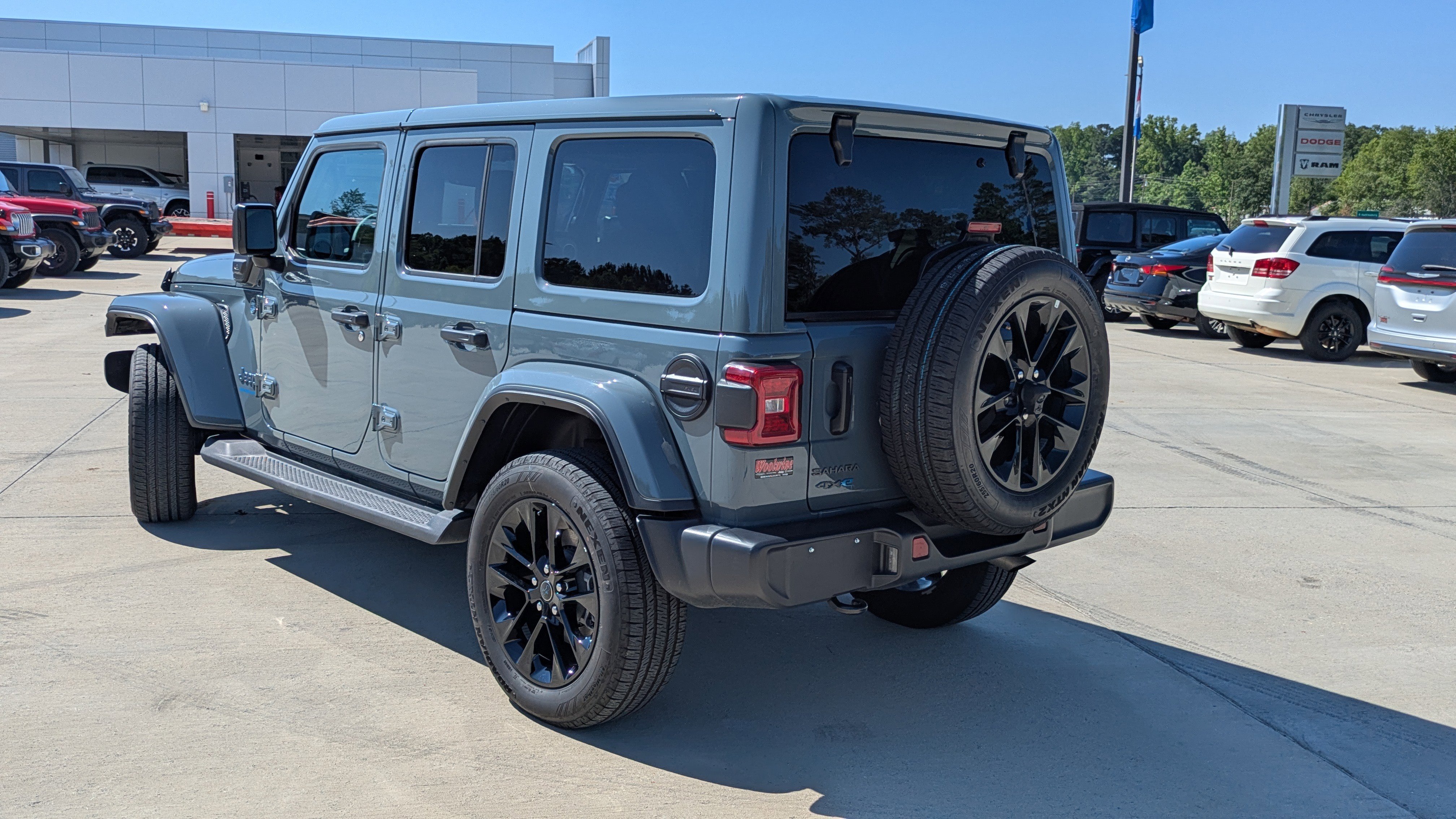 Used 2025 Jeep Wrangler Unlimited Sahara AWD/4WD image 6