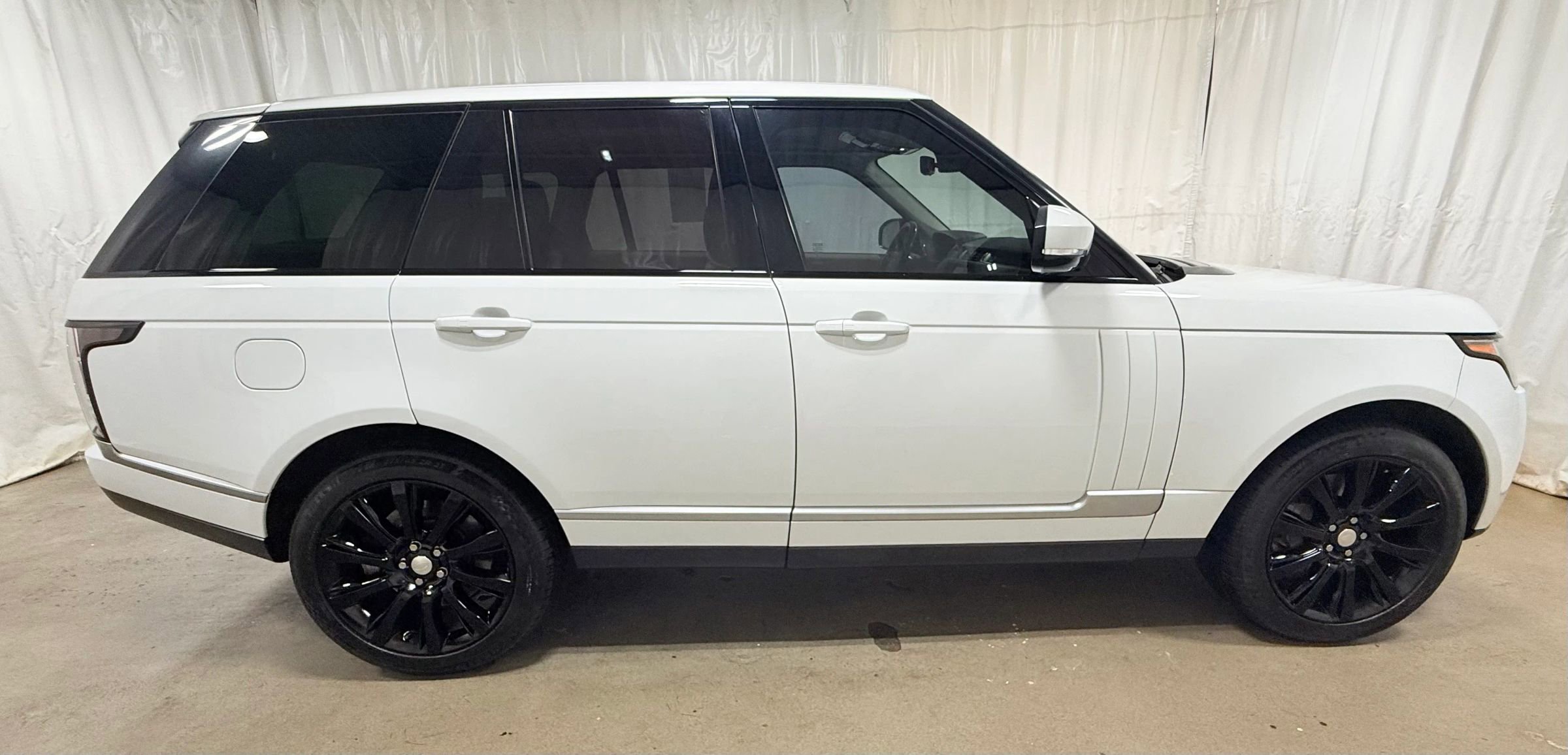 Used 2014 Land Rover Range Rover Supercharged image 4