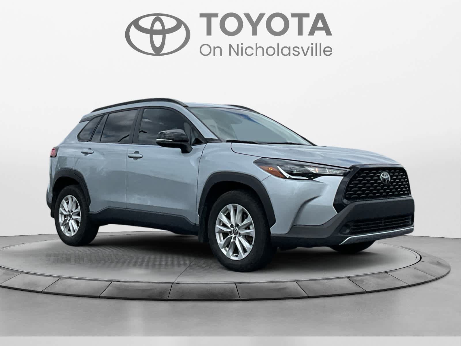 Used 2025 Toyota Corolla Cross LE w/ Moonroof Package FWD image 7