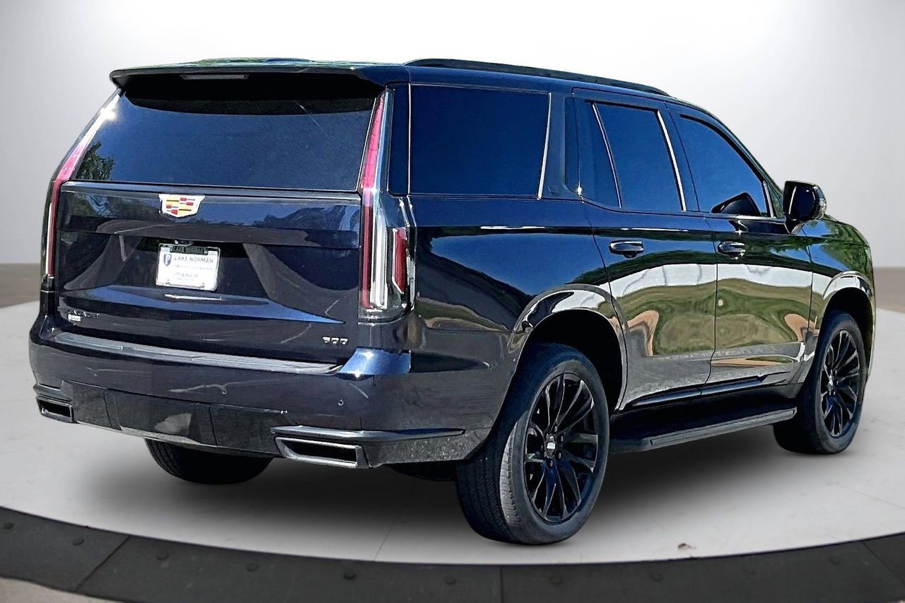 Used 2021 Cadillac Escalade Premium Luxury w/ LPO, Illumination Package AWD/4WD image 9