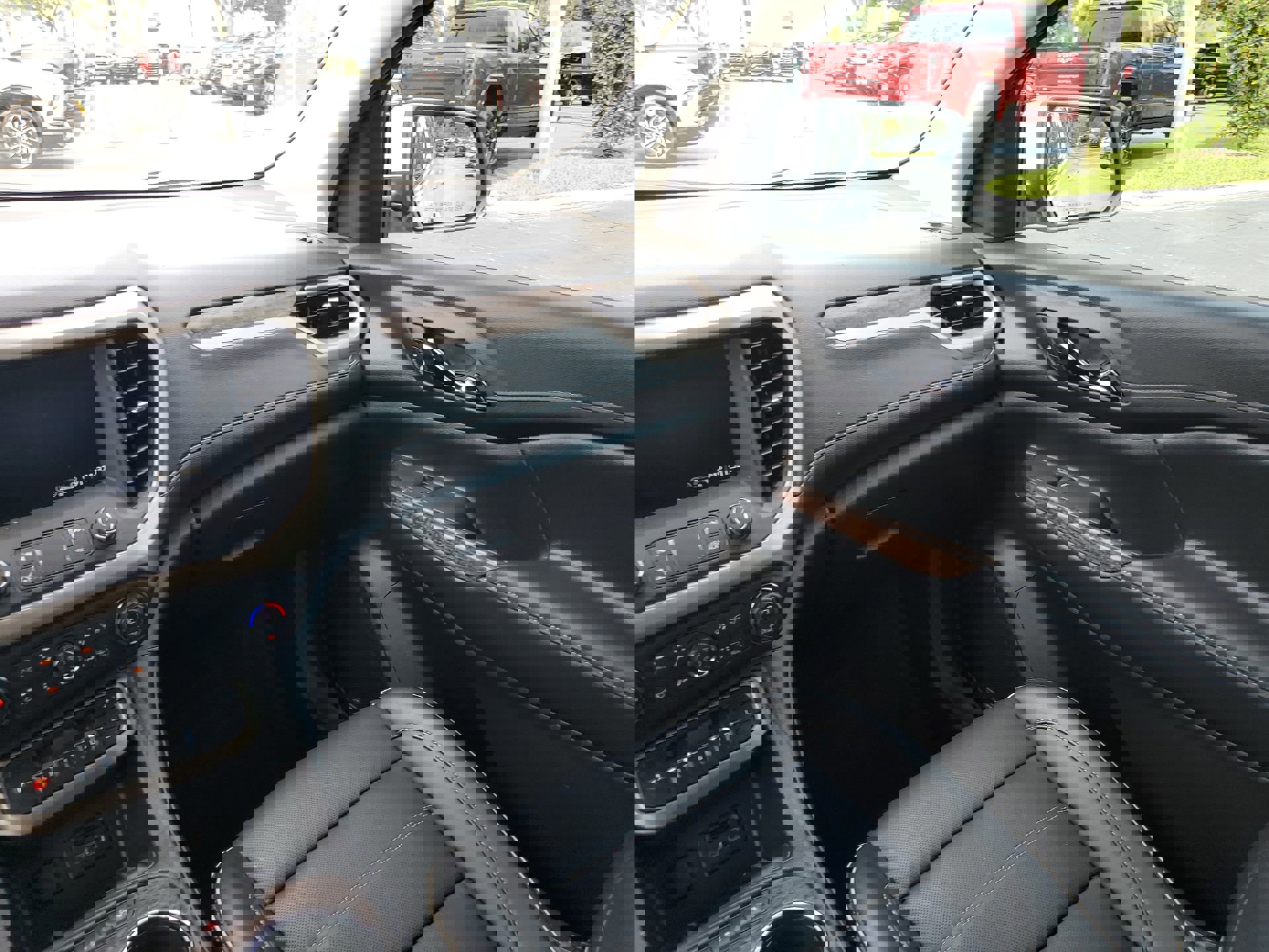 Used 2021 GMC Acadia Denali w/ Denali Technology Package image 53